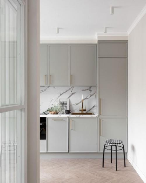 Интерьер выполнен в стиле современной классики - хотелось привнести нотку атмосферы Санкт-петербурга с его торжественностью. 01