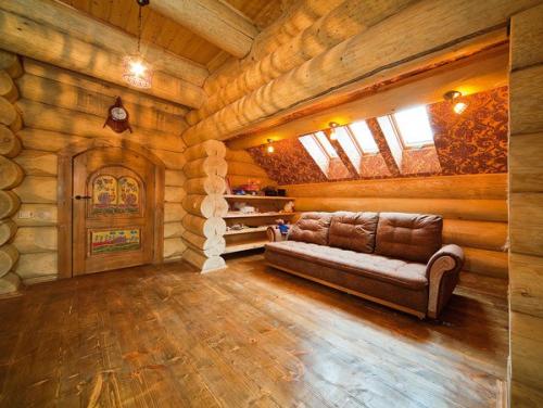 Русская сказка. Деревянный дом ручной рубки в старорусском стиле. 09