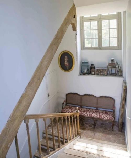 Старинная атмосфера в утонченном интерьере сельского дома 1675 года на севере Франции. 08