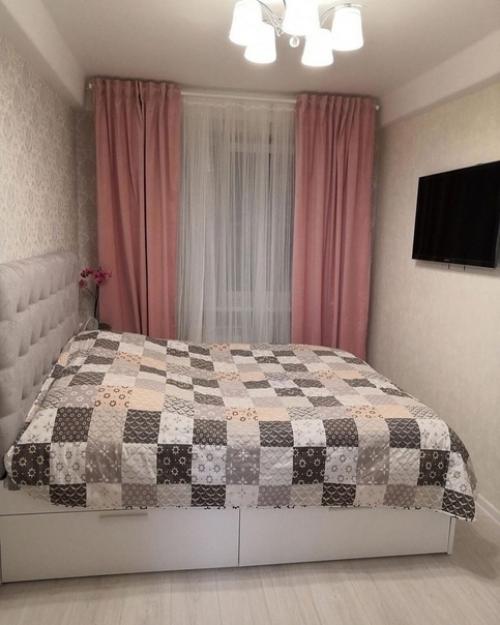 Глядя на этот стильный и красивый интерьер, просто не верится, что затраты на его оформление были скромными. 03