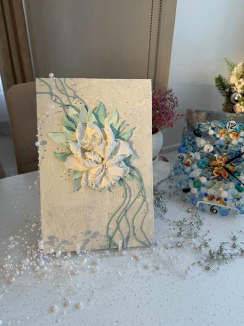 Бирюзовые струи пиона - изящный пример скульптурной живописи, где цветок выходит за плоскость холста и обретает объём, прикосновение и голос. 02