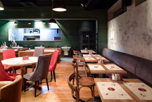 Самые грузинские рестораны в Москве, где можно интеллигентно поужинать или перехватить свежеиспеченный хачапури на бегу. 02