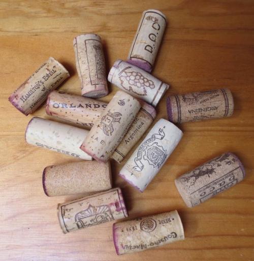 Как сделать коврик из пробок от бутылок? 01