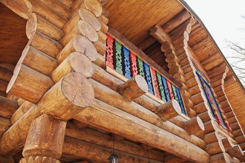 Русская сказка. Деревянный дом ручной рубки в старорусском стиле. 01