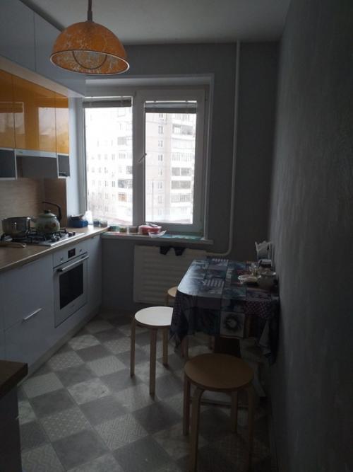 На ваш строгий суд кухня почти 7 м, холодильник в коридоре. 02