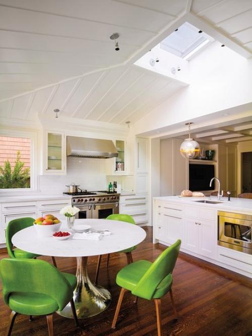 Заказчик изначально хотел интерьер в приглушенных нейтральных оттенках, в то время как Palmer склонялась к более ярким и насыщенным цветам. 06