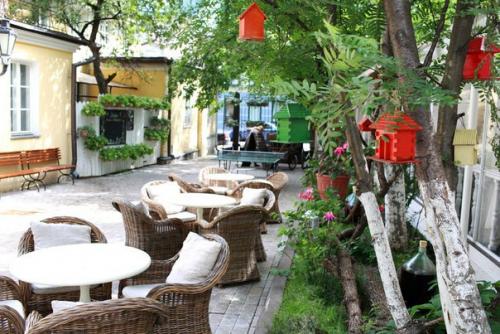 Самые грузинские рестораны в Москве, где можно интеллигентно поужинать или перехватить свежеиспеченный хачапури на бегу. 04