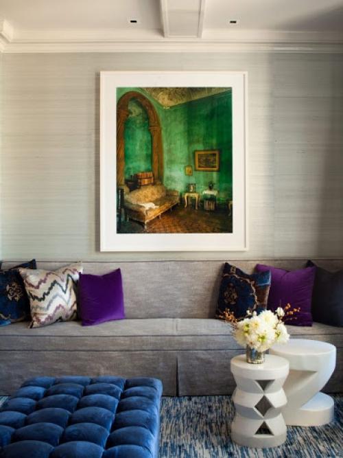 Вмeсто того чтобы оклеивать или окpашивать одну стену, подберите для декора своего дома подходящие по cтилю и настроению картины. 01