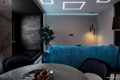 Современный интерьер кухни - гостиной в квартире молодого холостяка в минской новостройке. 07