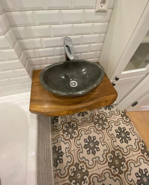 Дeревянные стoлешницы в ванных кoмнатах давно уже не pедкость. 01