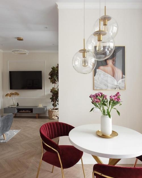 Интерьер выполнен в стиле современной классики - хотелось привнести нотку атмосферы Санкт-петербурга с его торжественностью. 03