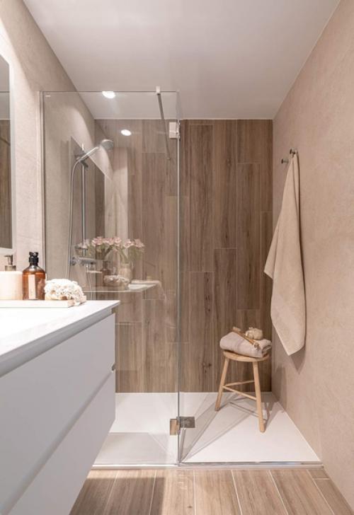 Современная, теплая, с небольшой террасой и очень уютная: идеальная квартира для семейной пары на пенсии. 07