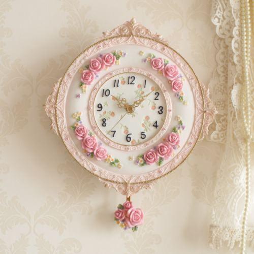 Составляя интерьер для квартиры, важно продумать все необходимые детали и мелочи. 03