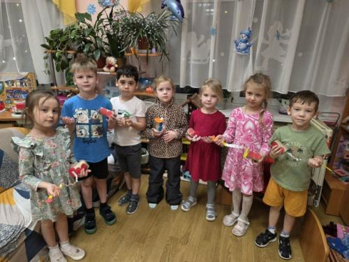 Первая неделя февраля для ребят старшей группы номер 4 Юный Петербуржец превратилась в настоящее путешествие по квартире! 03