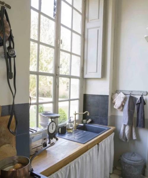 Старинная атмосфера в утонченном интерьере сельского дома 1675 года на севере Франции. 07