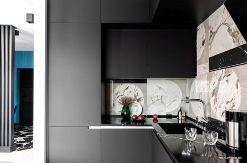 Современный интерьер кухни - гостиной в квартире молодого холостяка в минской новостройке. 02