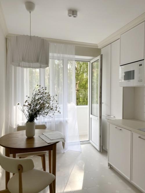 Легкий светлый интерьер однокомнатной квартиры 35 кв. 01