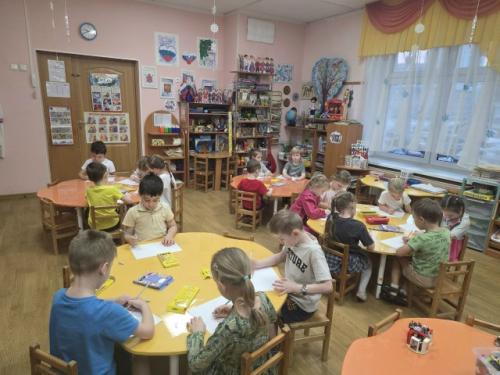 Первая неделя февраля для ребят старшей группы номер 4 Юный Петербуржец превратилась в настоящее путешествие по квартире! 01