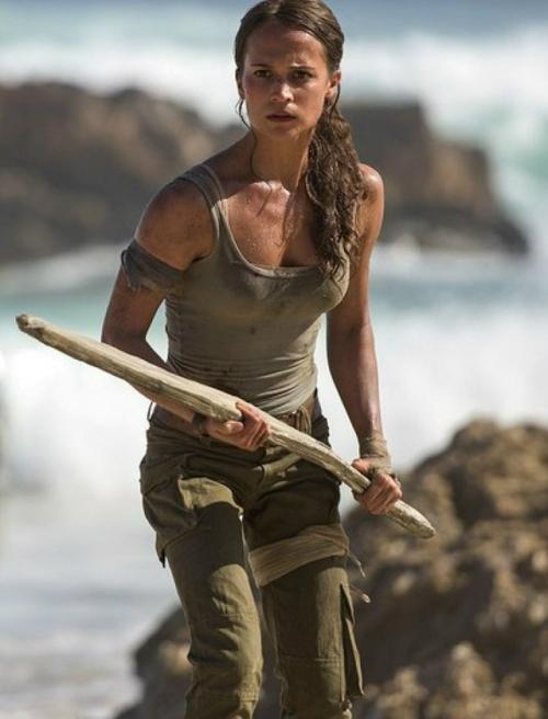 В сети появилось первое фото Софи Тёрнер в узнаваемом образе Лары крофт для нового сериала по франшизе Tomb Raider. 02