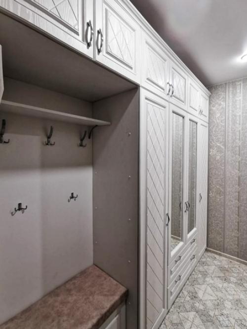 Невероятно элегантная прихожая - конечно же, в белом, для наших заказчиков из Углича. 02