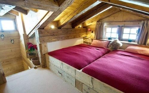 Дизайн интерьера спальни на мансарде - сложная задача и для профессионального архитектора, и для собственника загородного дома. 05