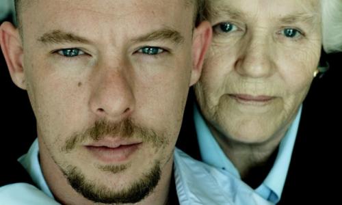 Александр маккуин: материнская любовь, которая держала, и пустота, которая осталась после ее смерти. 

