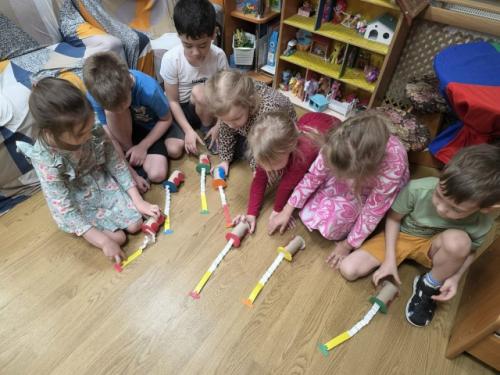 Первая неделя февраля для ребят старшей группы номер 4 Юный Петербуржец превратилась в настоящее путешествие по квартире! 02