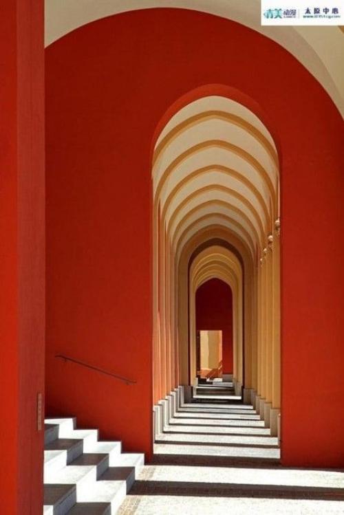 Родители моего отца практически первыми в деревне кирпичный дом построили. 05