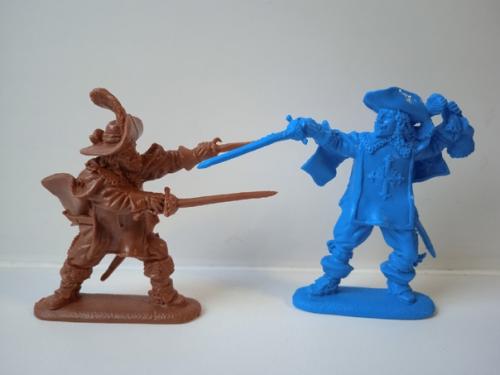 Ночь.  Спокойствие и тишина царят в спящей квартире. 05