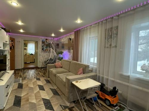 Мы представляем вашему вниманию прекрасный отдельно стоящий дом, расположенный по центральной улице нашего города. 01