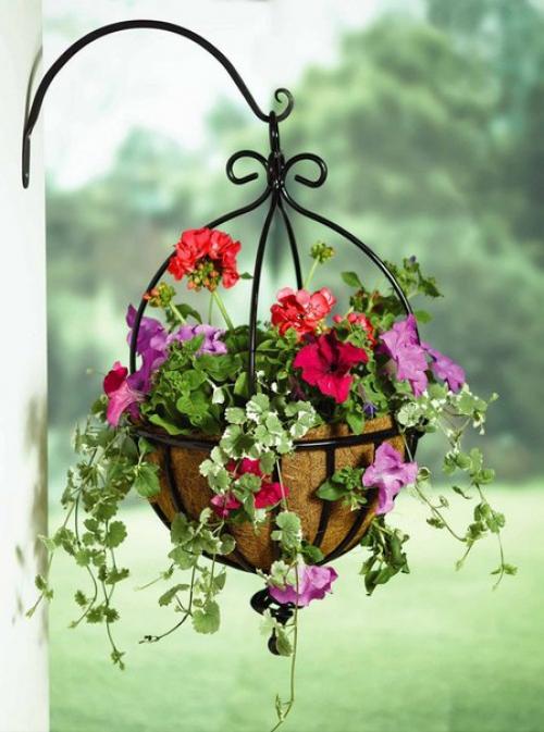Подвесные клумбы: мы оформляем сады пирамиды на своем участке. 06