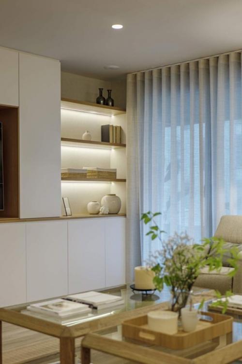 Современная, теплая, с небольшой террасой и очень уютная: идеальная квартира для семейной пары на пенсии. 04