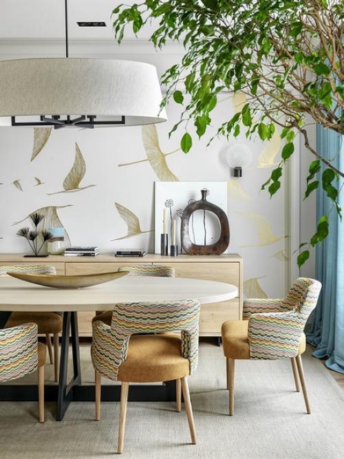 Попадая в эту квартиру, легко можно ощутить себя где-нибудь далеко за городом, посреди нетронутой природы. 01