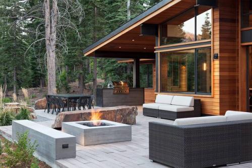 Владельцы этого современного дома просили открытую планировку интерьера с видами из каждой комнаты. 02