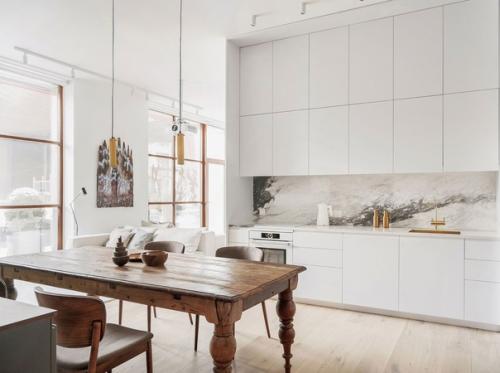 Эту квартиру в центре Москвы спроектировали Александр Малинин и Анастасия Шевелева. 03