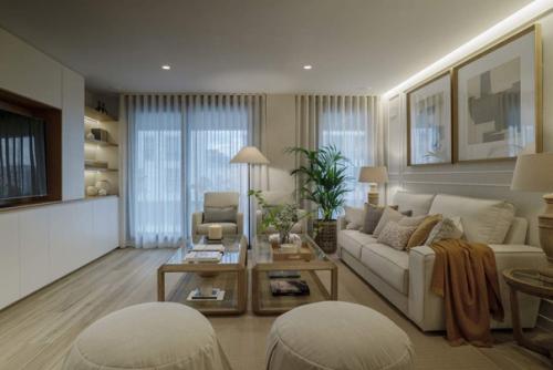 Современная, теплая, с небольшой террасой и очень уютная: идеальная квартира для семейной пары на пенсии. 02