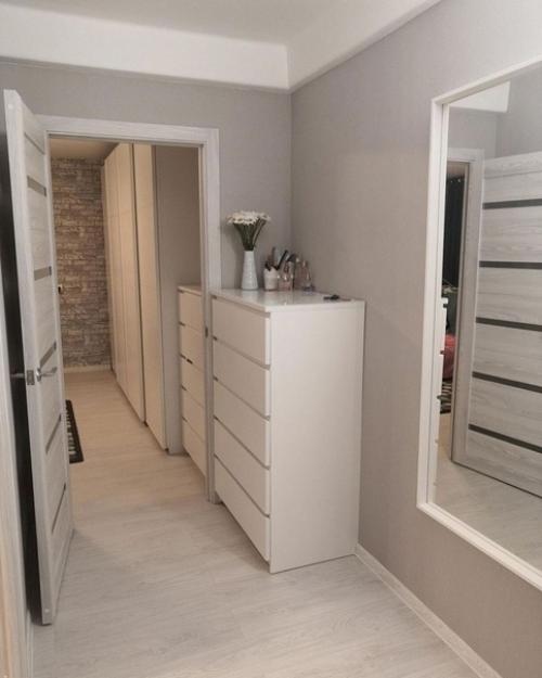 Глядя на этот стильный и красивый интерьер, просто не верится, что затраты на его оформление были скромными. 05