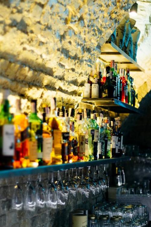 Gotovegancafe.  Дом: бар, вегетарианское кафе и танцпол в бывшем стриптиз - клубе. 05