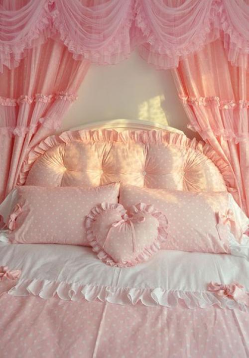 Составляя интерьер для квартиры, важно продумать все необходимые детали и мелочи. 01