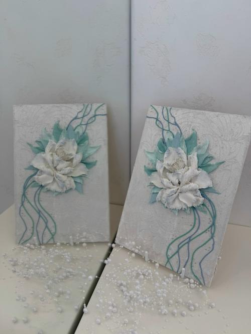 Бирюзовые струи пиона - изящный пример скульптурной живописи, где цветок выходит за плоскость холста и обретает объём, прикосновение и голос. 01