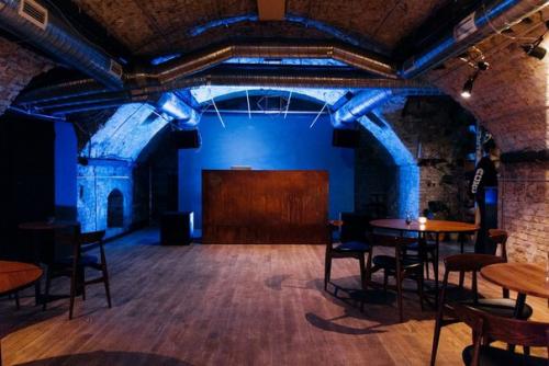 Gotovegancafe.  Дом: бар, вегетарианское кафе и танцпол в бывшем стриптиз - клубе. 02