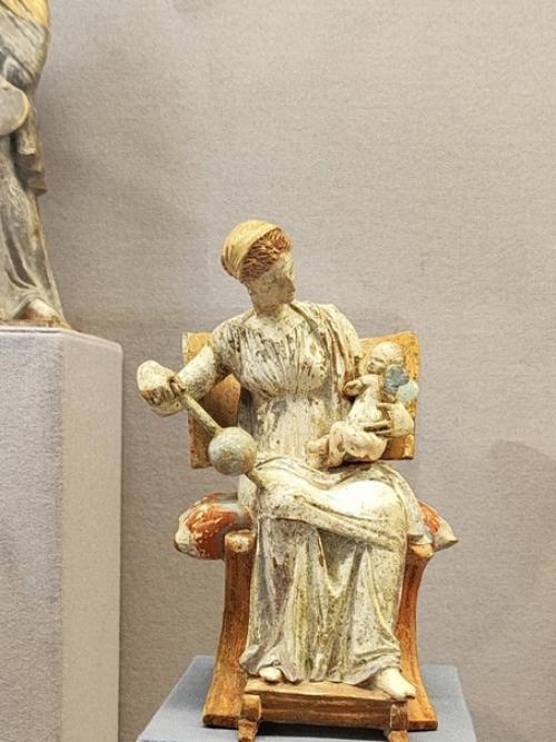 Говорят, если пройти по всем залам эрмитажа, нашагаешь 24 км. 04