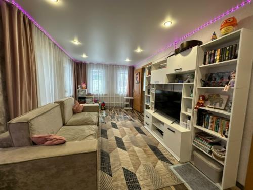 Мы представляем вашему вниманию прекрасный отдельно стоящий дом, расположенный по центральной улице нашего города.