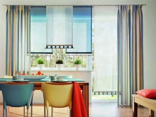 Шторы на кухню с балконной дверью: советы по оформлению. 04