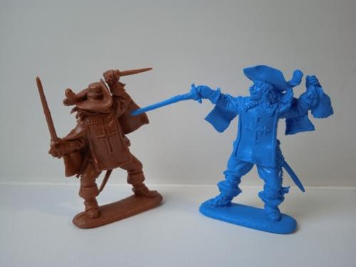 Ночь.  Спокойствие и тишина царят в спящей квартире. 04