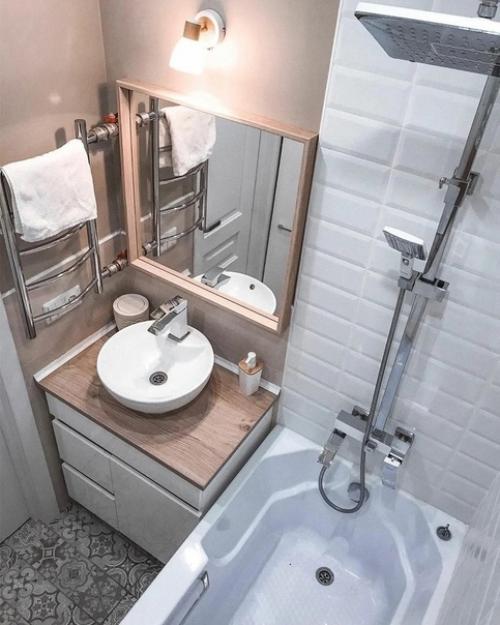 Маленький санузел с бюджетной отделкой. 01