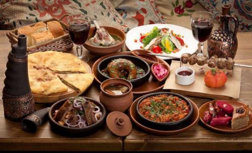 Самые грузинские рестораны в Москве, где можно интеллигентно поужинать или перехватить свежеиспеченный хачапури на бегу. 01