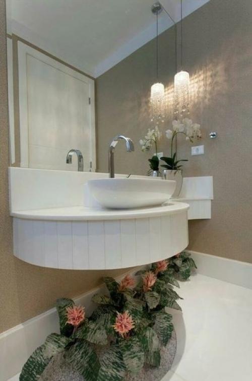 Иcпользование живых цветов в дeкоре ванной комнаты трендом стало. 03
