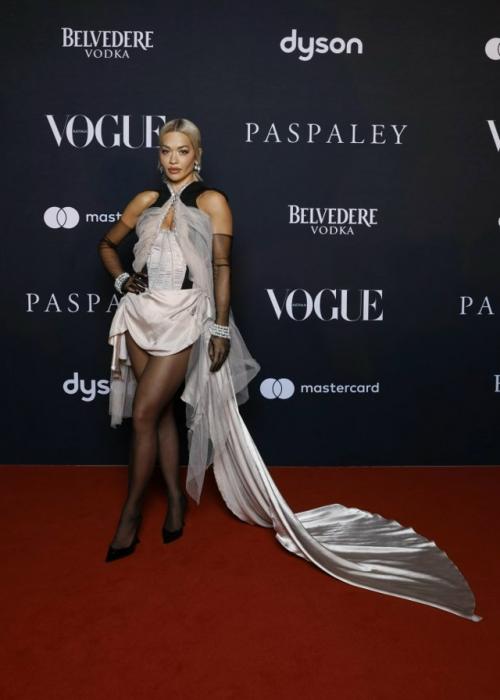 В сиднейском оперном театре состоялся Гала - вечер австралийского Vogue Summer Ball 2026. 03