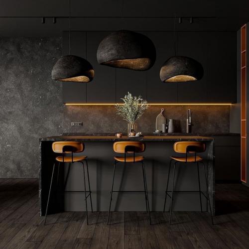 Сочетание чёрного и оранжевого делает эту комнату особенной, а подсветка в тёплом оранжевом цвете подчеркивает все детали. 07